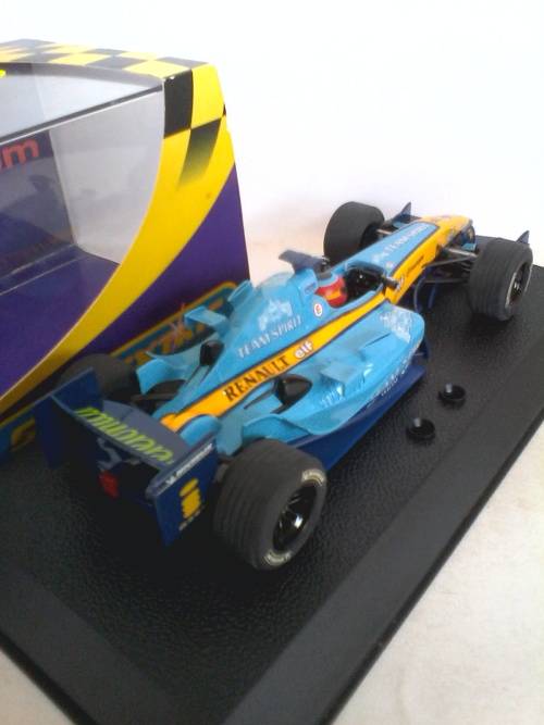 Scalextric C2582 Renault R24 F1 No.8 Mint Boxed