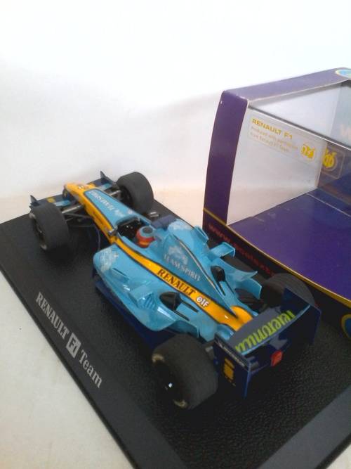 Scalextric C2582 Renault R24 F1 No.8 Mint Boxed