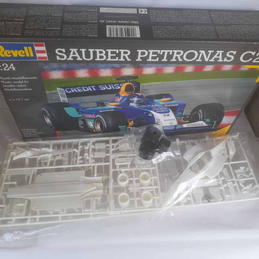 Revell Sauber Petronas C22 1/24th Scale Static Kit Mint Boxed