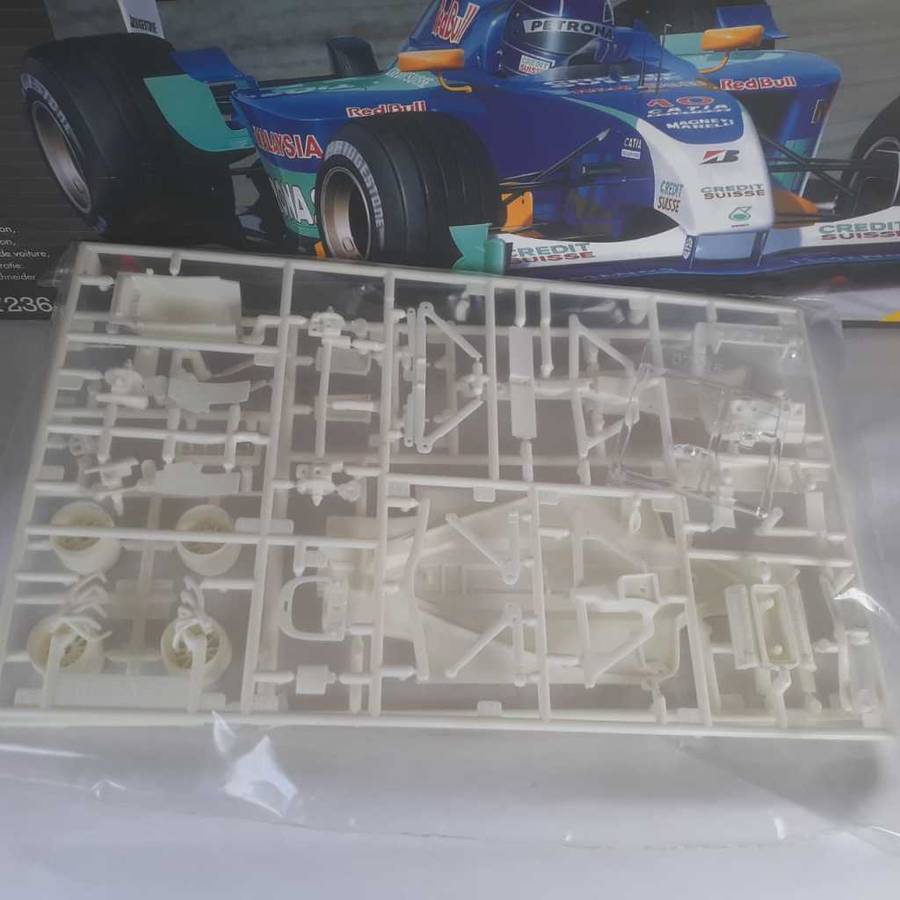 Revell Sauber Petronas C22 1/24th Scale Static Kit Mint Boxed