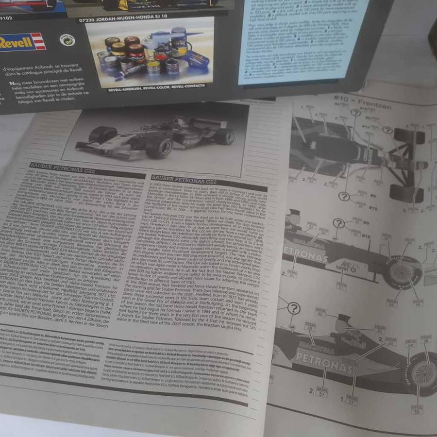 Revell Sauber Petronas C22 1/24th Scale Static Kit Mint Boxed