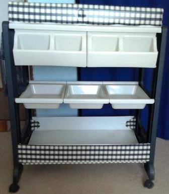 BABY BATH AND CHANGING STATION. READ DESCRIPTION BEFORE BID.