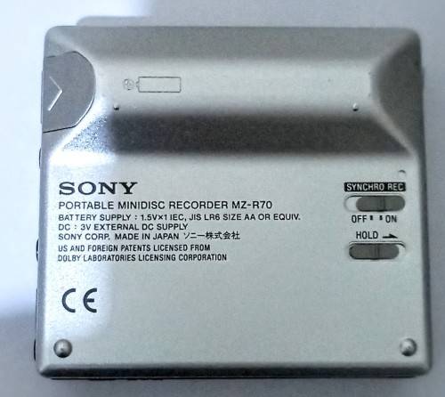 Sony Walkman Mini Disc Player / Recorder Model MZ-R70 in Working Condition