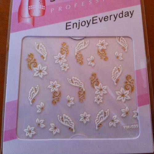 NAIL ART