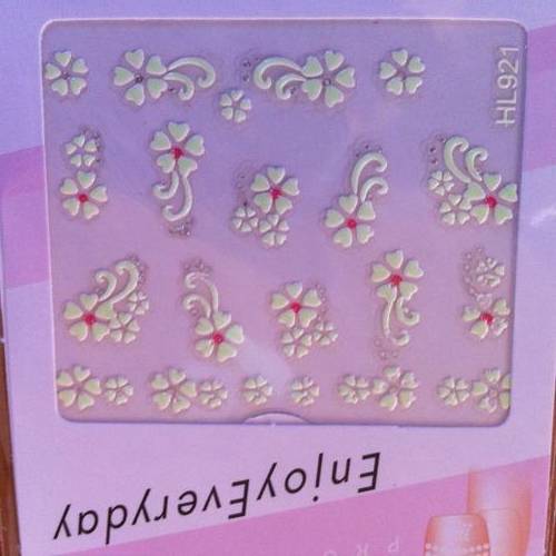 NAIL ART - GLOW IN THE DARK