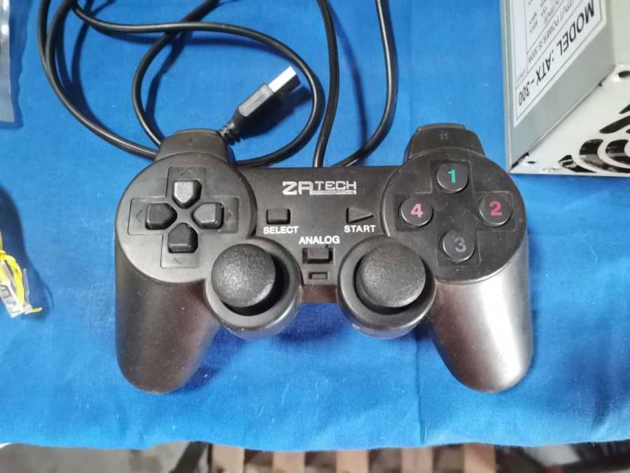 Computer bundle * PARTS * * CPU`s * * ROUTERS* * CABLES * Great LOT Starting at R1.00 !