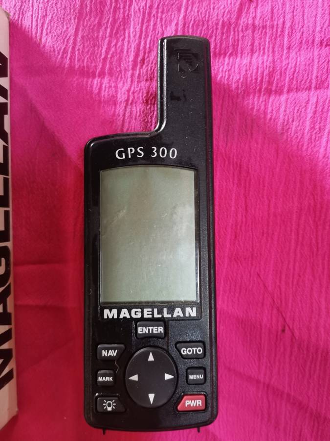 GPS 300 MAGELLAN Satellite Navigator