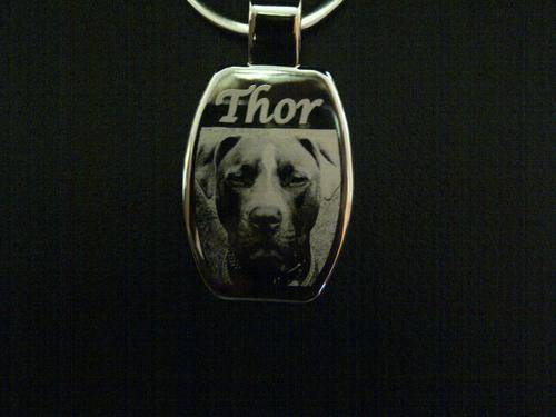 PERSONALIZED PHOTO ENGRAVING ON KEY HOLDERS