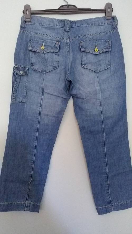 Distressed Faded Jeans Capri length by Yes Miss Size 27