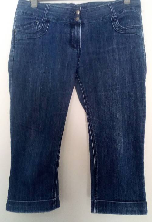 Lowrise Capri Length Jeans by Kelso Size 14
