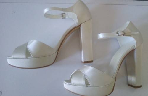 Oleg Cassini, Designer  Satin Platform Heels in Ivory Size 5.  Bridal, Wedding, Matric Ball. Event.