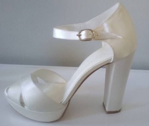 Oleg Cassini, Designer  Satin Platform Heels in Ivory Size 5.  Bridal, Wedding, Matric Ball. Event.