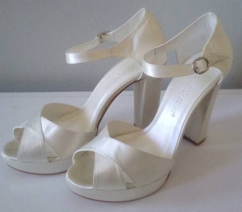 Oleg Cassini, Designer  Satin Platform Heels in Ivory Size 5.  Bridal, Wedding, Matric Ball. Event.