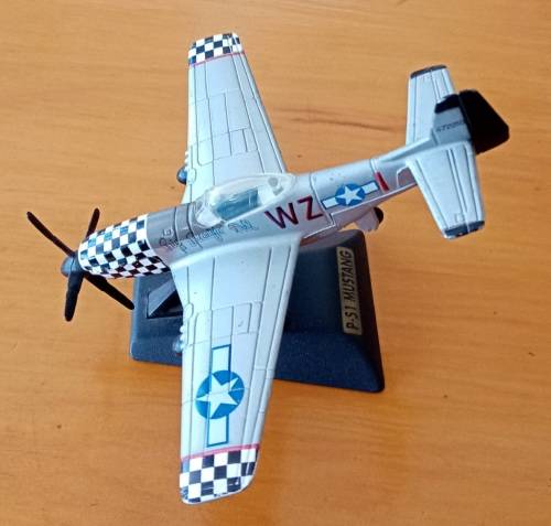 WW2 P51 Mustang diecast collectible plane set