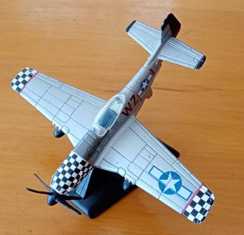 WW2 P51 Mustang diecast collectible plane set