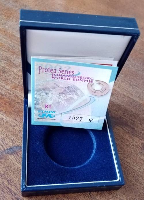 Empty S.A Mint case for encapsulated 2002 JHB World Summit pf silver R1 with certificate