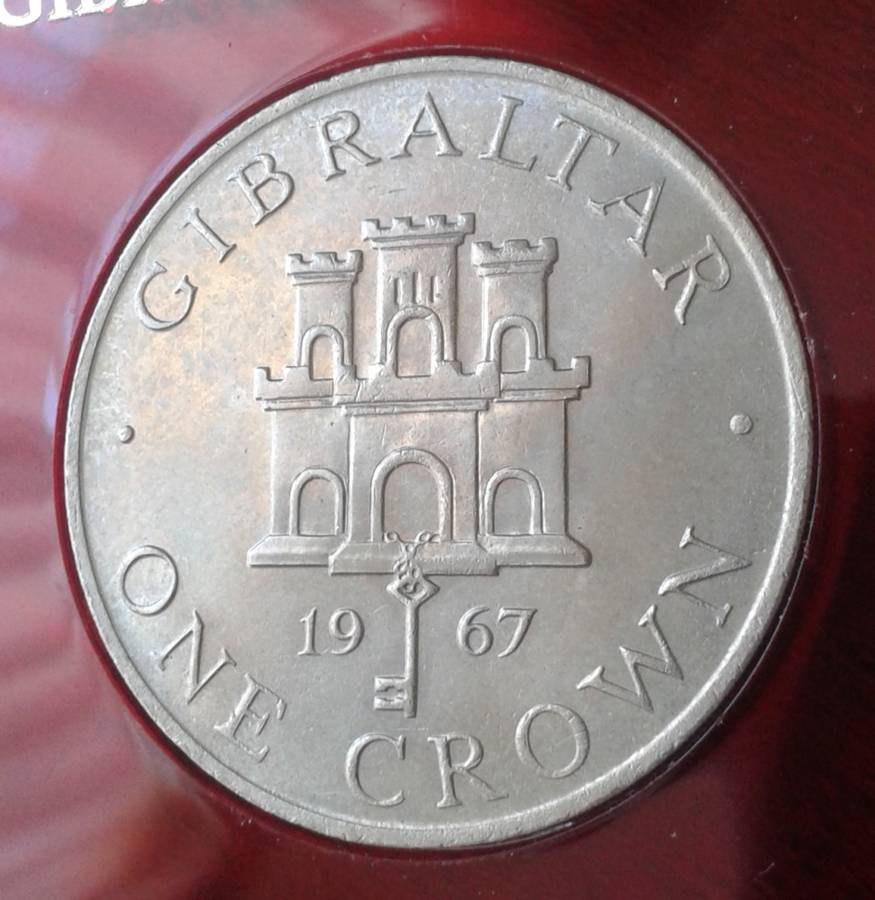 Scarcer 1967 Gibraltar crown in perspex case