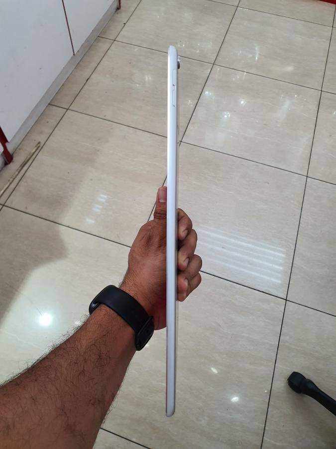 Apple iPad 10.5 Pro 256gb Silver WiFi ONLY