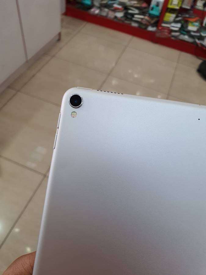 Apple iPad 10.5 Pro 256gb Silver WiFi ONLY