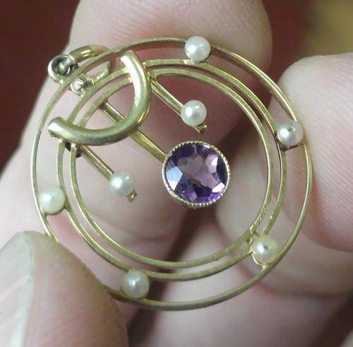 15ct gold pendent with amythist and cultivated pearls