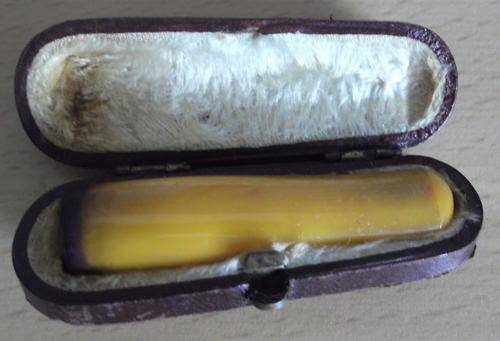 Amber cigar/cigarette holder in original case