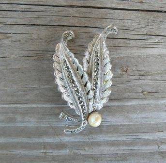 Stunning vintage marcasite brooch with pearl