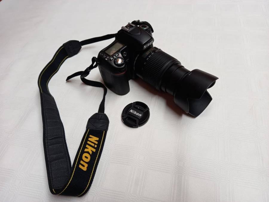 NIKON D80 Digital SLR CAMERA 10.2MP with lens, bag, charger and 2nd battery