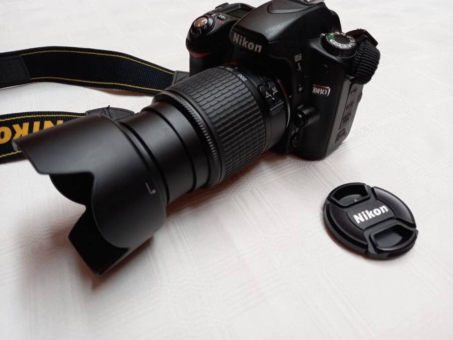 NIKON D80 Digital SLR CAMERA 10.2MP with lens, bag, charger and 2nd battery