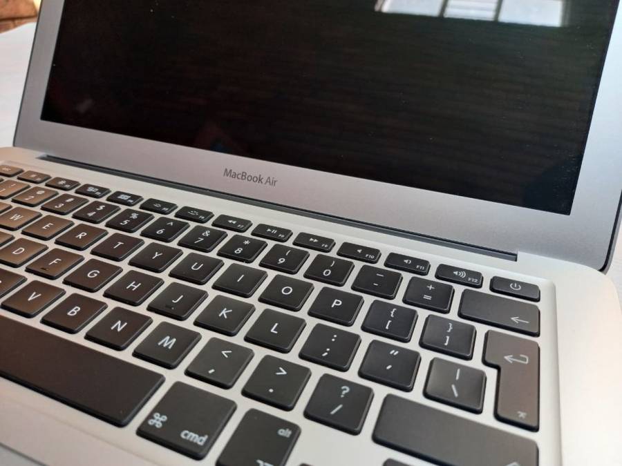 Macbook Air 13.3" 2017 - Excellent Condition - Low Cycle Count - Like new