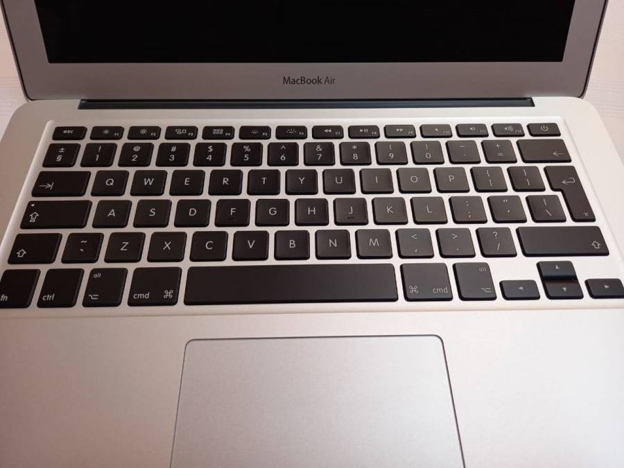 Macbook Air 13.3" 2017 - Excellent Condition - Low Cycle Count - Like new