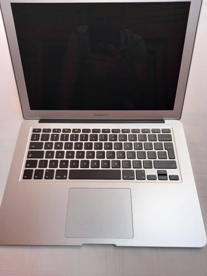 Macbook Air 13.3" 2017 - Excellent Condition - Low Cycle Count - Like new