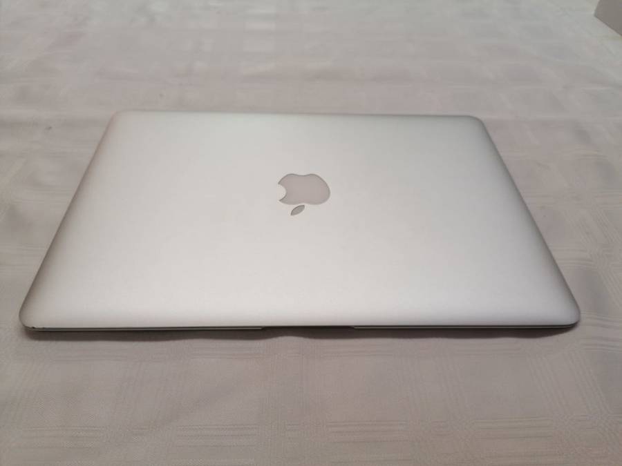 Macbook Air 2017 with original Box