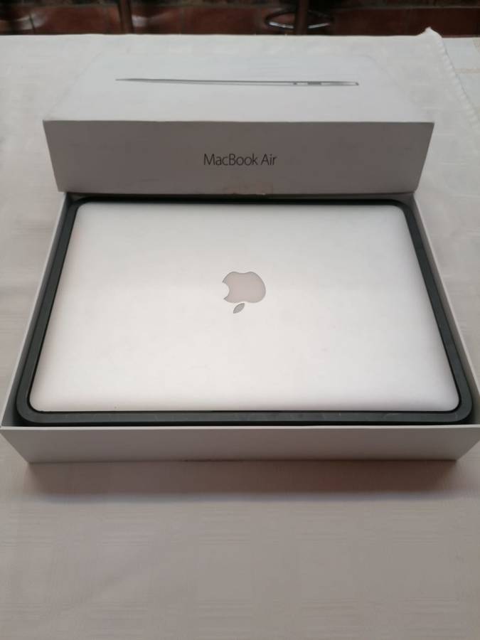 Macbook Air 2017 with original Box