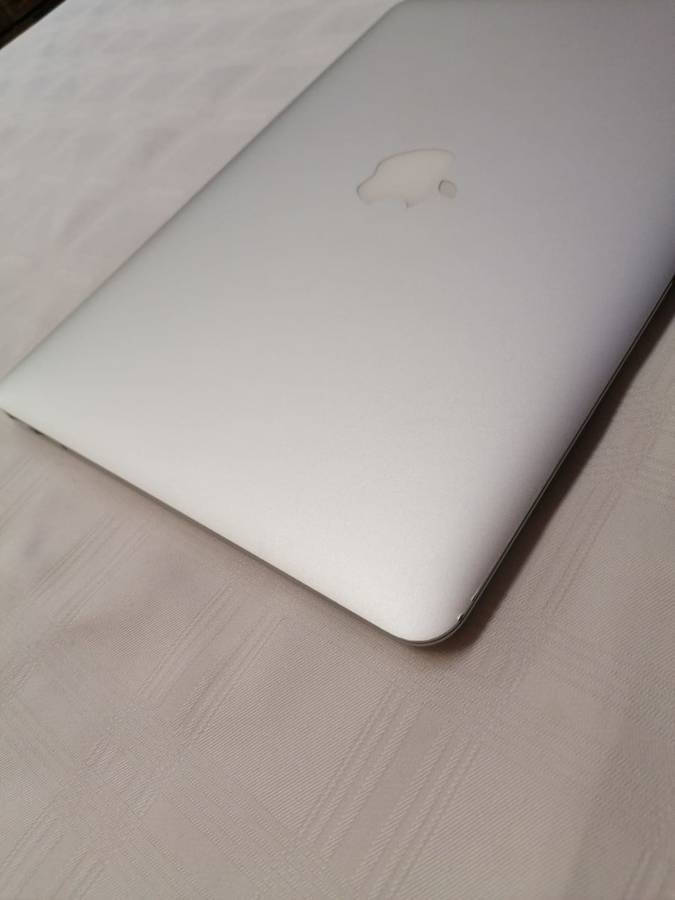 Macbook Air 2017 with original Box