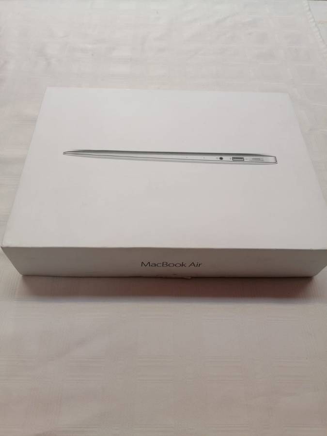 Macbook Air 2017 with original Box
