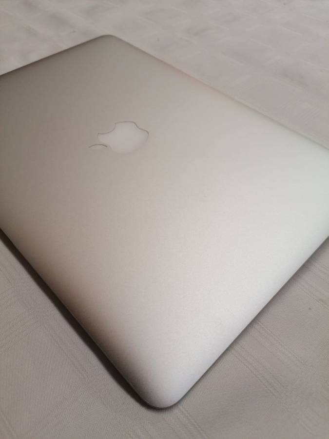 Macbook Air 2017 with original Box