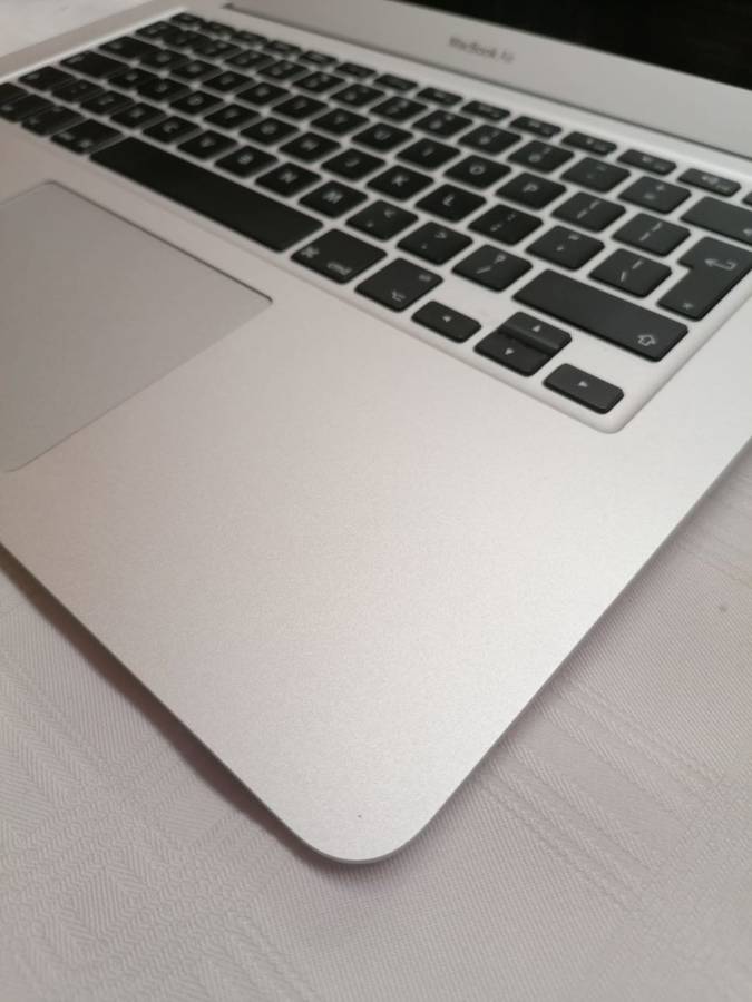 Macbook Air 2017 with original Box