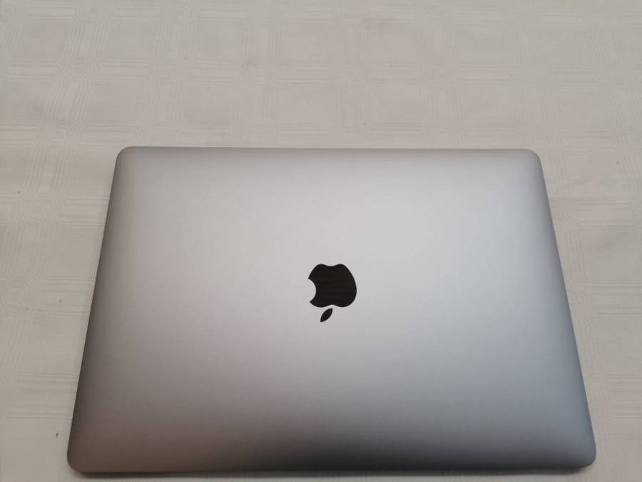 M1 Macbook Air 2020 - 256GB SSD - M1 - Mint Condition - With Box
