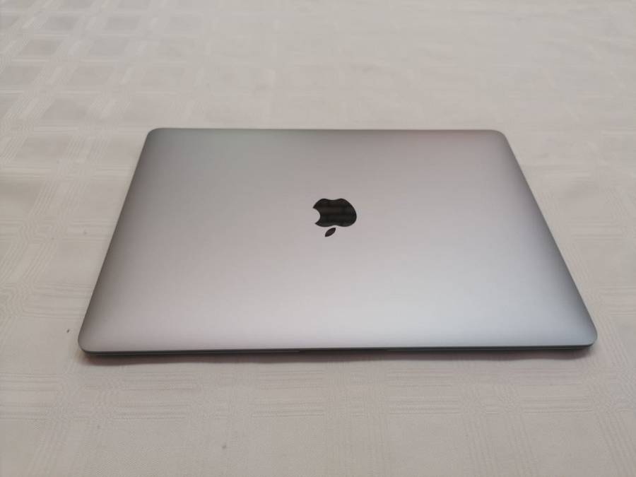 M1 Macbook Air 2020 - 256GB SSD - M1 - Mint Condition - With Box