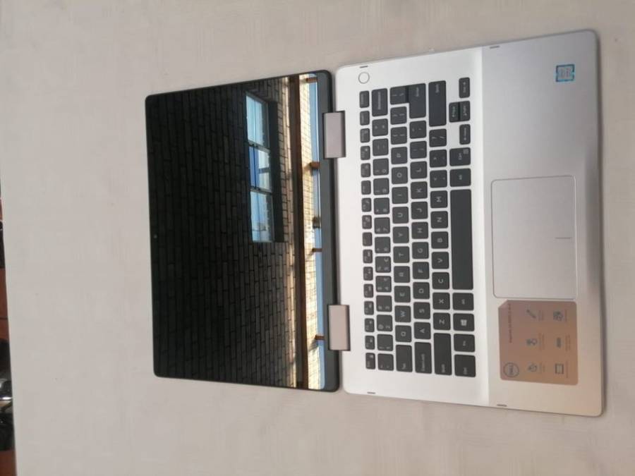 DELL Inspiron 5482 2-in-1 Touch Screen - Intel 8th gen - 14" FHD IPS Touch Screen - MINT Condition