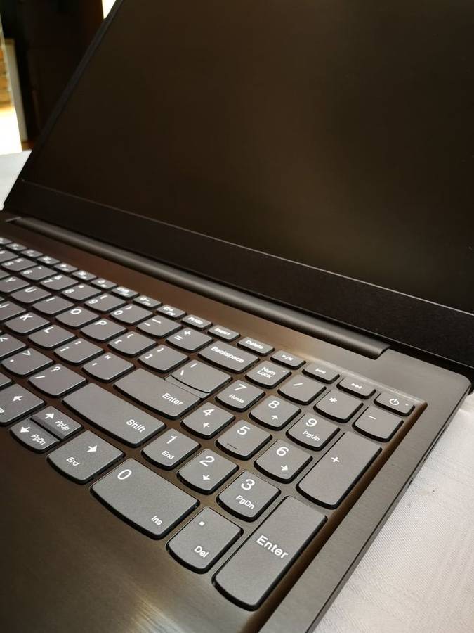 Lenovo ideapad S145 - Intel i7 10th gen - 256GB SSD + 1TB HDD - 15.6" HD - Certified Pre-Owned