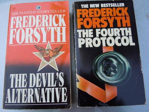 2 Paperbacks by Frederick Forsyth: The Devil's Alternative & The Fourth Protocol. Bid per book.