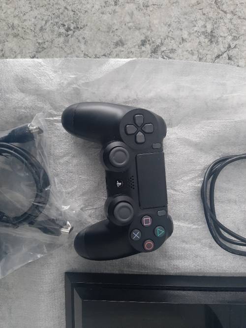 PS4 with 1 control, 500gig hardrive, earpiece and hdmi - Make an offer