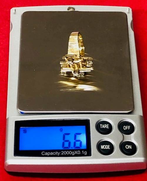 9ct Beautiful Yellow Gold Ladies Ring with Diamonds