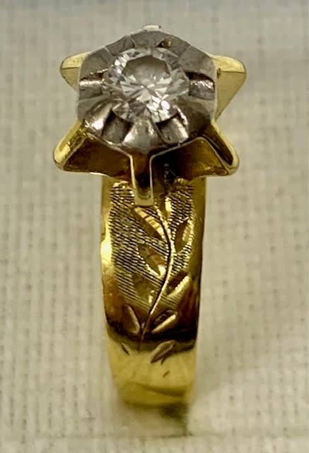 Antique:- 18ct Yellow Gold Diamond Ring :-  Beautiful