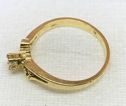 18ct Yellow Gold Diamond Ring :-  Beautiful