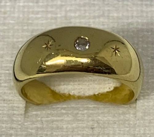 18ct Yellow Gold Diamond Ring :-  Beautiful