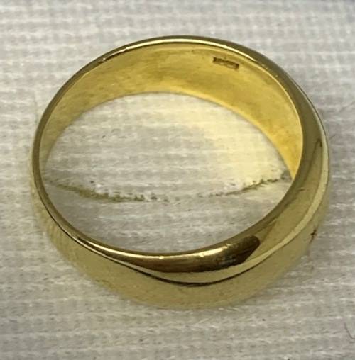 18ct Yellow Gold Diamond Ring :-  Beautiful