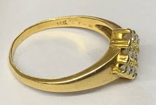 Charming 18ct Yellow Gold Diamond Ring