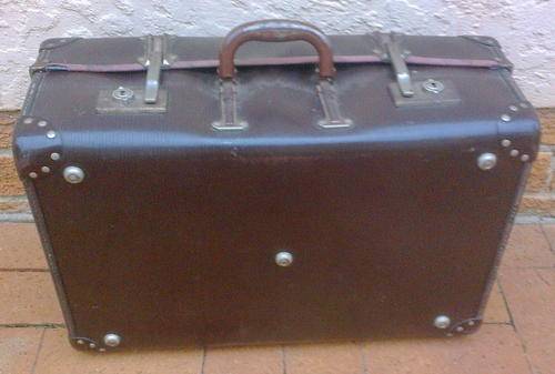 Old BAGGAGE SUITCASE with adjustable hinges.